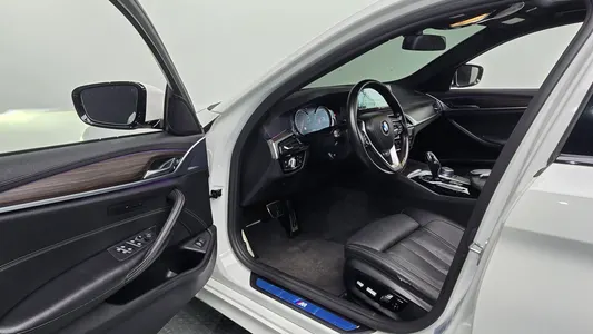 BMW 5 Series (G30) 520d xDrive M 2017 9