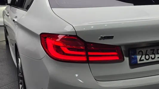 BMW 5 Series (G30) 520d xDrive M 2017 23