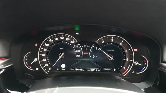 BMW 5 Series (G30) 530i 2019 8