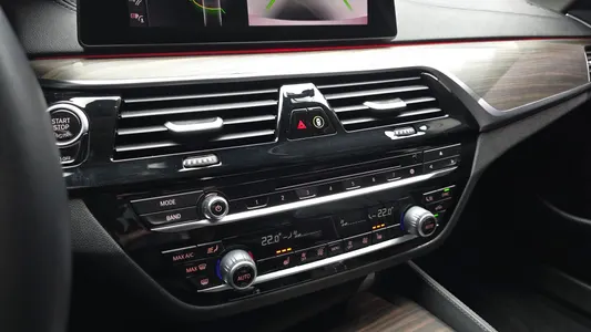 BMW 5 Series (G30) 530i 2019 16