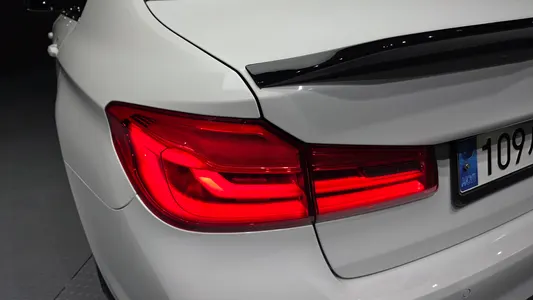 BMW 5 Series (G30) 530i 2019 23