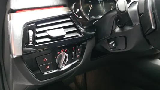 BMW 5 Series (G30) 530i 2019 31