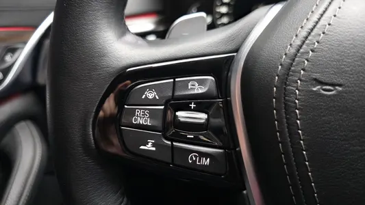 BMW 5 Series (G30) 530i 2019 32
