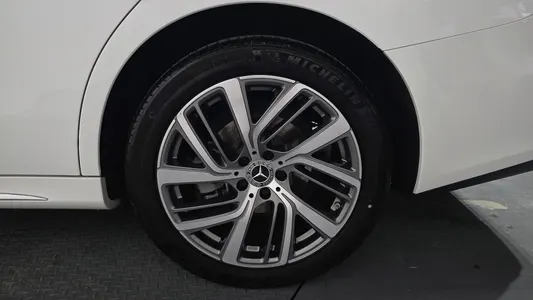 Mercedes-Benz E-Class W214 E220d 4MATIC 2024 21