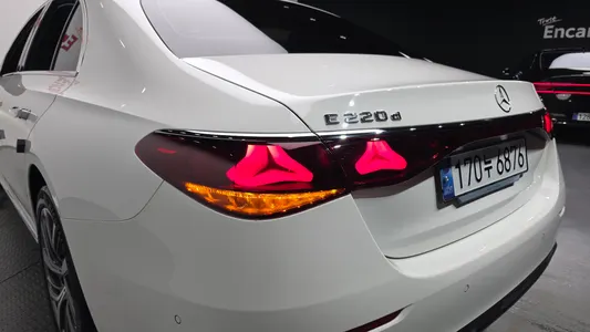 Mercedes-Benz E-Class W214 E220d 4MATIC 2024 23