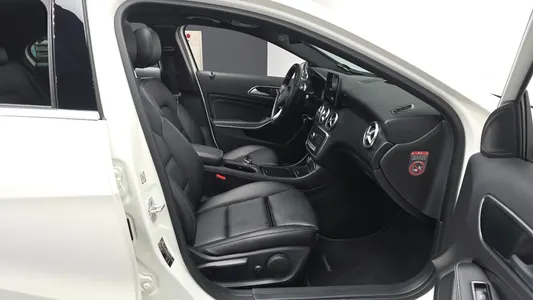 Mercedes-Benz A-Class W176 A200 2016 11