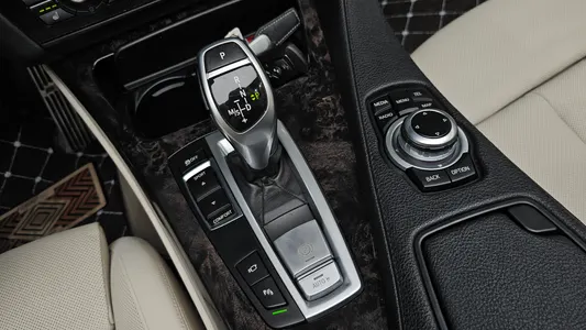 BMW 6 Series (F12) 650i 2013 8