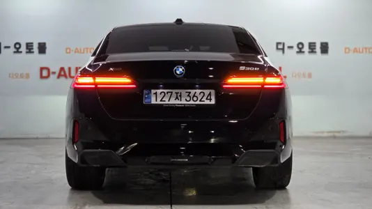 BMW 5 Series (G60) 530e M 2025 5