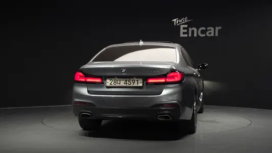 BMW 5 Series (G30) 530i M 2017 4