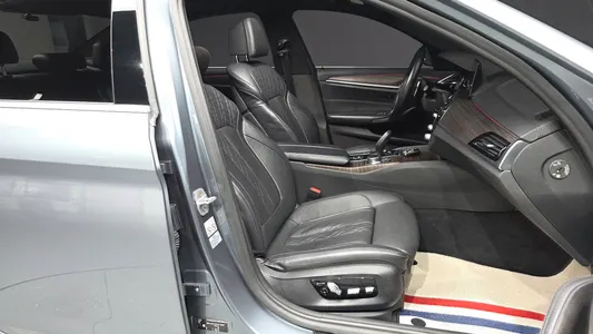 BMW 5 Series (G30) 530i M 2017 11