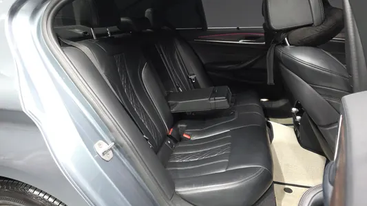 BMW 5 Series (G30) 530i M 2017 12