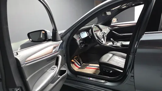 BMW 5 Series (G30) 530i M 2017 10