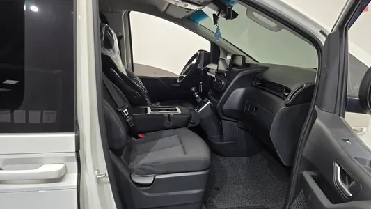 Hyundai Staria 11 2024 27