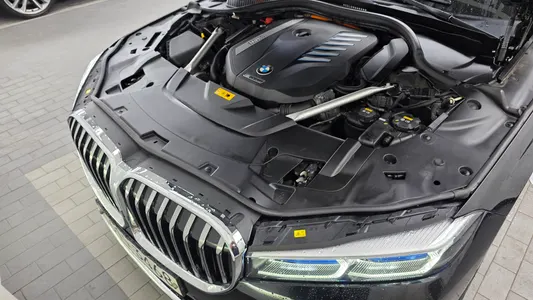 BMW 7 Series (G11) 745Le i 2020 6