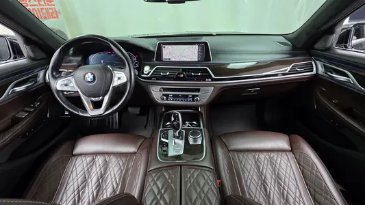 BMW 7 Series (G11) 745Le i 2020 7