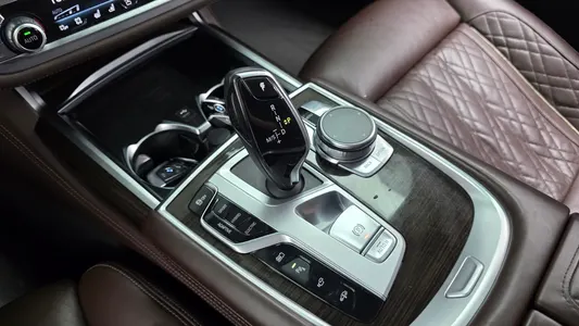 BMW 7 Series (G11) 745Le i 2020 9