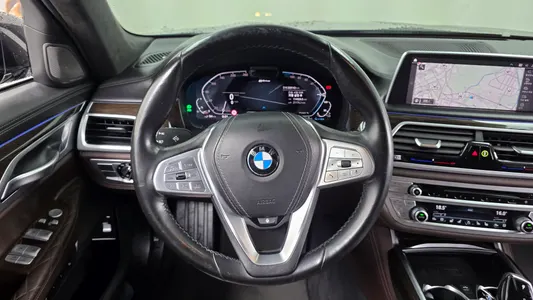 BMW 7 Series (G11) 745Le i 2020 13