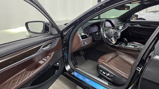 BMW 7 Series (G11) 745Le i 2020 10
