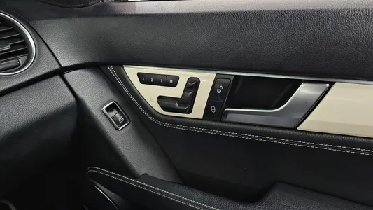 Mercedes-Benz C-Class W204 C200 CGI 2013 18