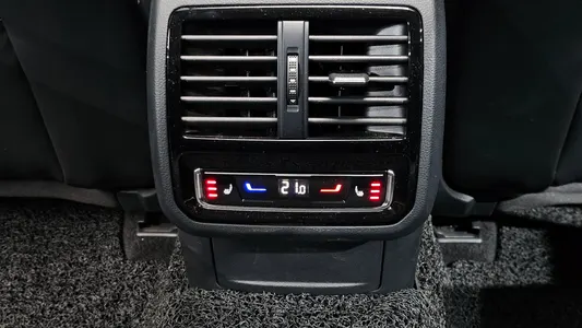 Volkswagen GT(B8) 2.0 TDI 2022 28