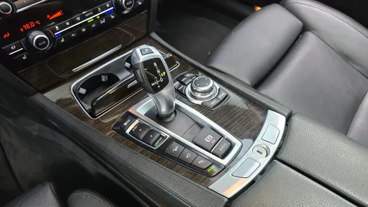BMW 7 Series (F01) 750Li xDrive 2013 9