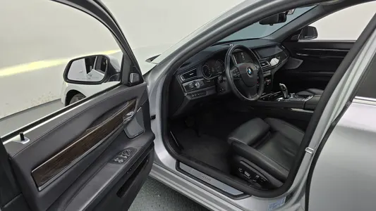 BMW 7 Series (F01) 750Li xDrive 2013 10
