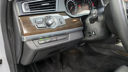 BMW 7 Series (F01) 750Li xDrive 2013 16