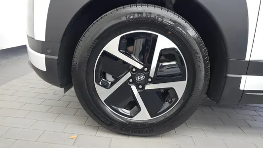 Hyundai 9 AWD 2025 5