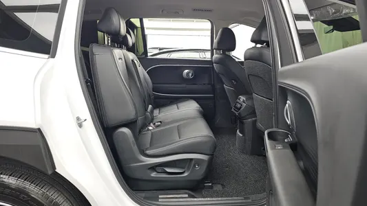 Hyundai 9 AWD 2025 12