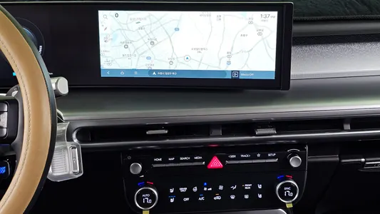 Hyundai 9 AWD 2025 14