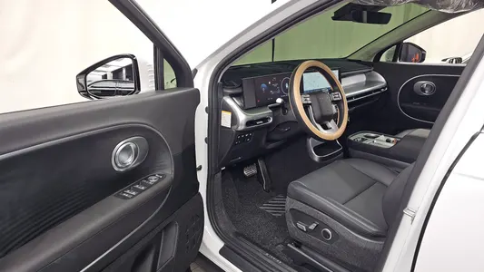 Hyundai 9 AWD 2025 10