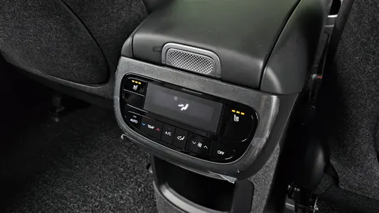 Hyundai 9 AWD 2025 19