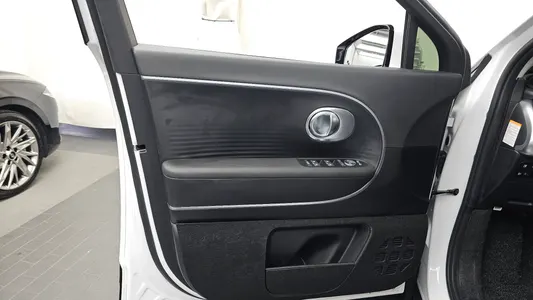 Hyundai 9 AWD 2025 24