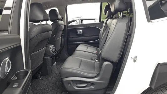 Hyundai 9 AWD 2025 26