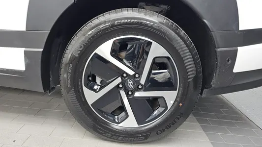Hyundai 9 AWD 2025 21
