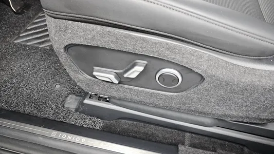 Hyundai 9 AWD 2025 32