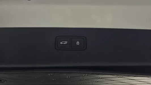Hyundai 9 AWD 2025 34