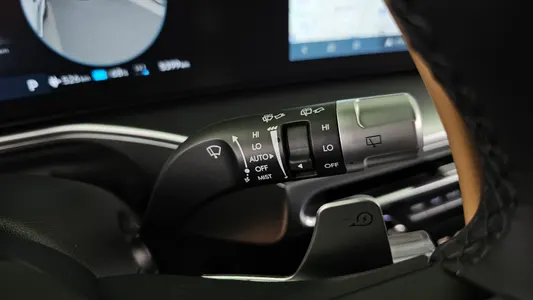 Hyundai 9 AWD 2025 28