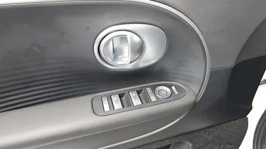 Hyundai 9 AWD 2025 29