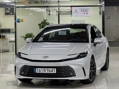 Toyota (XV80) 2.5 XLE 2026
