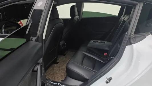 Tesla 3 AWD 2022 12