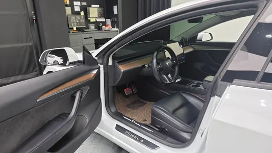 Tesla 3 AWD 2022 10
