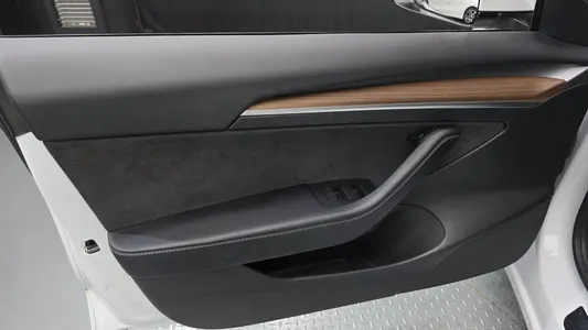 Tesla 3 AWD 2022 24