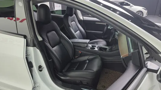 Tesla 3 AWD 2022 26