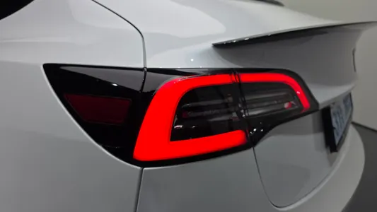 Tesla 3 AWD 2022 23