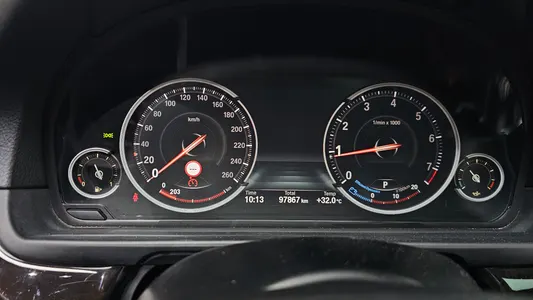BMW 5 Series (F10) 528i 2014 8
