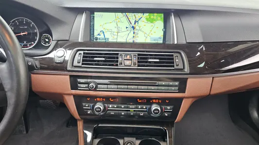 BMW 5 Series (F10) 528i 2014 14