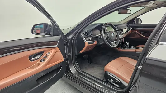 BMW 5 Series (F10) 528i 2014 10