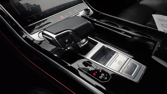 Audi A8 (D5) 55 TFSI LWB 2020 9