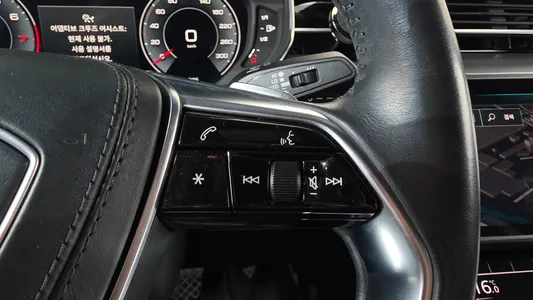 Audi A8 (D5) 55 TFSI LWB 2020 17